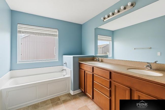2204 Hummingbird Dr, House other with 5 bedrooms, 4 bathrooms and 3 parking in Bellevue NE | Image 16