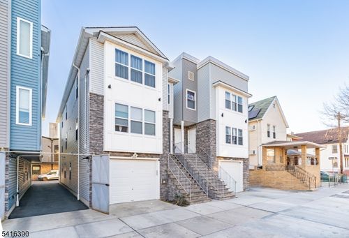 266 2nd Ave W, Newark, NJ, 07107-2412 | Card Image