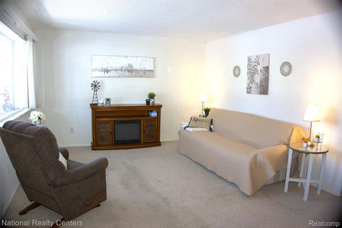 8074 Nightingale St, Dearborn Heights, MI, 48127-1239 | Card Image