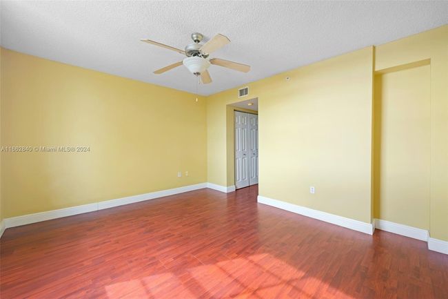 APT-1303 - 520 Se 5 Th Ave, Condo with 3 bedrooms, 2 bathrooms and null parking in Fort Lauderdale FL | Image 11