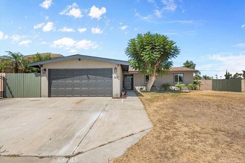 3670 Briarvale St, Corona, CA, 92879-5307 | Card Image
