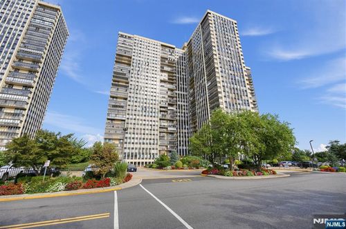 200 Winston, Cliffside Park, NJ, 07010 | Card Image