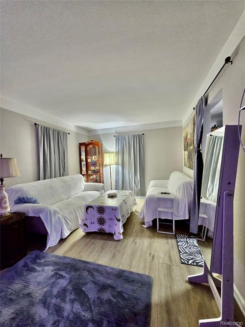 8269 Westminster Ave, Warren, MI, 48089-2926 | Card Image