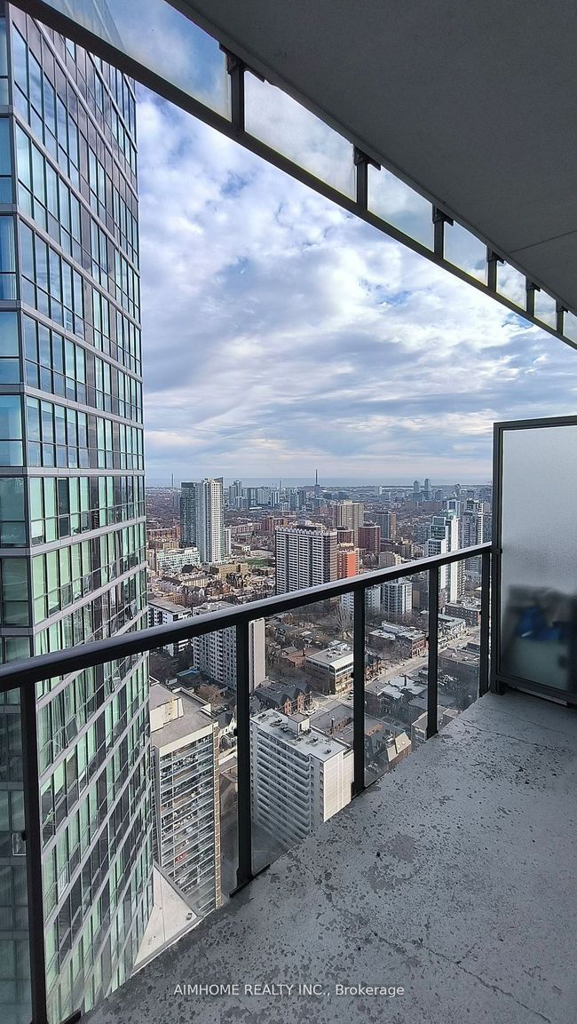 4201 - 33 Charles St E, Condo with 2 bedrooms, 1 bathrooms and null parking in Toronto ON | Image 8