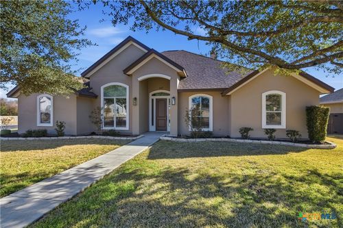 647 Oakcreek Pkwy, Seguin, TX, 78155-5172 | Card Image