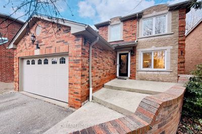 4066 Renfrew Cres, House other with 4 bedrooms, 4 bathrooms and 4 parking in Mississauga ON | Image 3