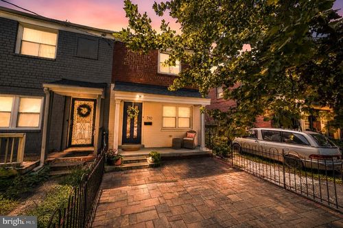 710 Four Mile Rd, Alexandria, VA, 22305-1518 | Card Image