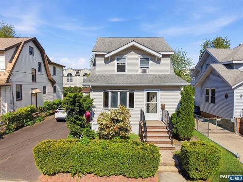 219 Columbus Ave, Palisades Park, NJ, 07650-1105 | Card Image