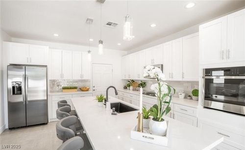 3915 Wesvan Ct, Las Vegas, NV, 89121-7235 | Card Image