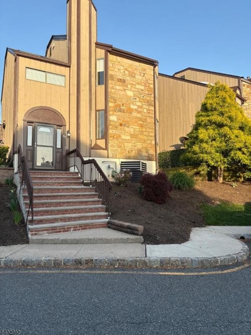 37-37 Delbarton Ct, Hackettstown, NJ, 07840-4215 | Card Image