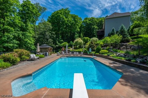 11 Stoneridge Ct, Rockaway, NJ, 07866-4320 | Card Image