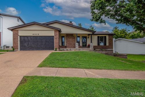 4315 Meadowgreen Estates Dr, Saint Louis, MO, 63129-2159 | Card Image