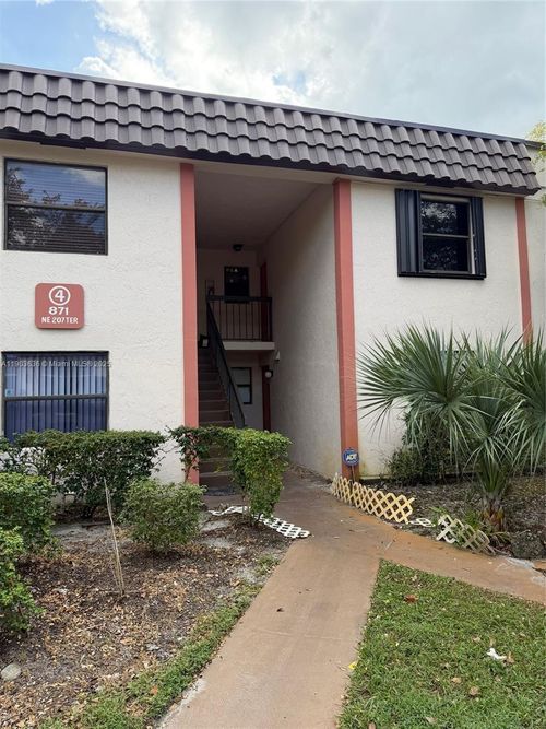 apt-204-871 Ne 207th Ter, Miami, FL, 33179-1969 | Card Image