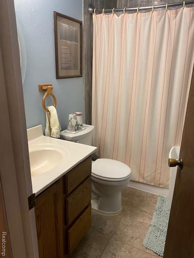 Full Bathroom | Image 19