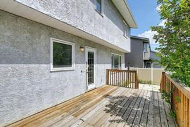 52 Shawnee Way Sw, House detached with 5 bedrooms, 3 bathrooms and 4 parking in Calgary AB | Image 5
