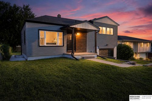 5215 P St, Omaha, NE, 68117-1807 | Card Image