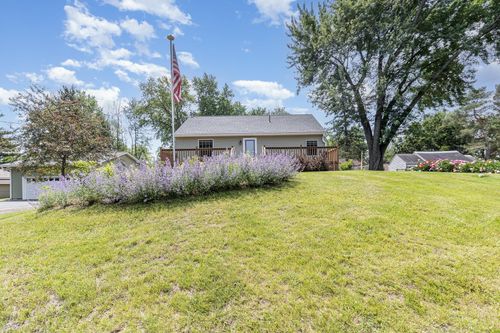 9077 31st St N, Lake Elmo, MN, 55042-8410 | Card Image