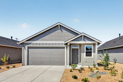 2717 Nw 26th Loop North, Redmond, OR, 97756 | Card Image