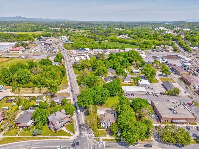 417 Court St, Home with 0 bedrooms, 3 bathrooms and null parking in Calhoun GA | Image 52
