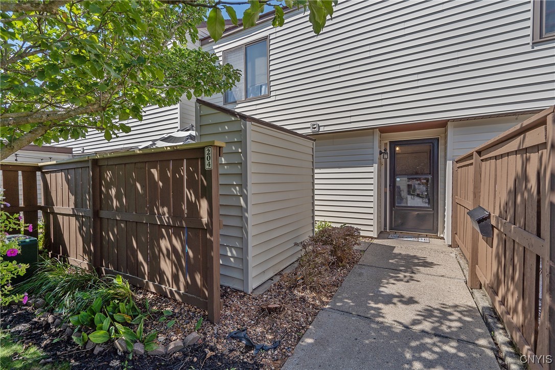 Natick Cir, Camillus, NY 13031