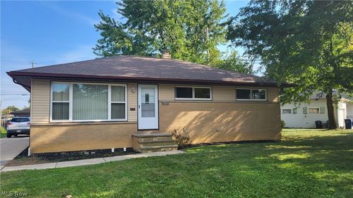 4699 Century Cir, Brooklyn, OH, 44144-2403 | Card Image