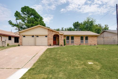 1513 Warren Ln, Fort Worth, TX, 76112-3427 | Card Image
