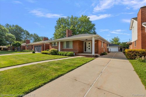 20030 Edmunton St, Saint Clair Shores, MI, 48080-3745 | Card Image