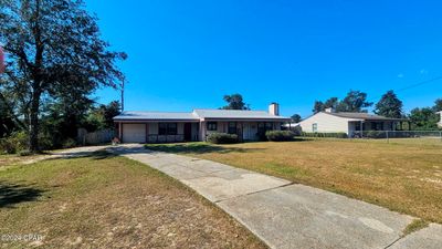 8813 E Bayhead Court, House other with 3 bedrooms, 2 bathrooms and null parking in Youngstown FL | Image 2