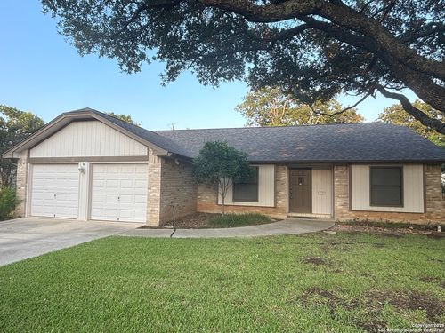 111 Park Pl, Boerne, TX, 78006-1829 | Card Image