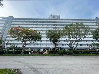 1004 - 3545 Ne 166th St, Condo with 2 bedrooms, 2 bathrooms and null parking in North Miami Beach FL | Image 2