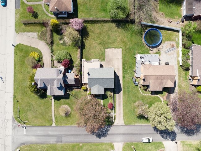 304 E Patty Ln, House other with 3 bedrooms, 2 bathrooms and 1 parking in Monroeville PA | Image 32