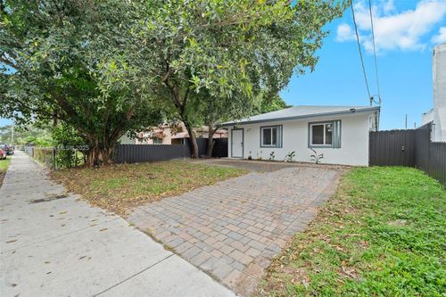 6723 Nw 6th Ave, Miami, FL, 33150-4103 | Card Image