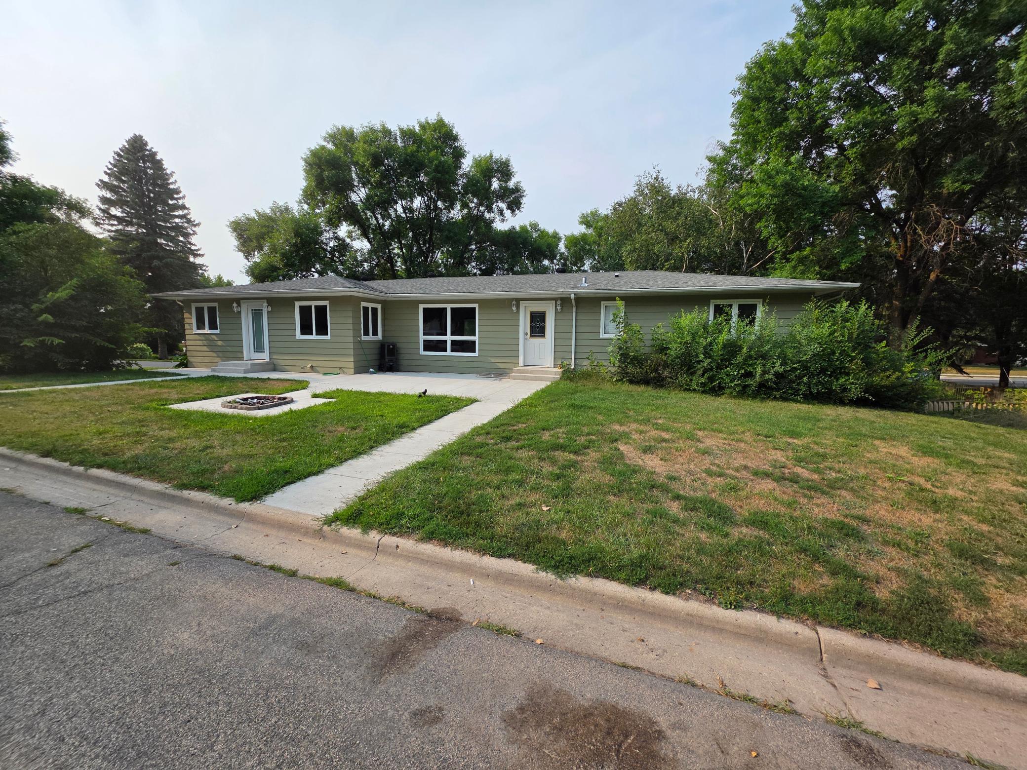 401 1ST AVE, Pelican Rapids, MN 56572