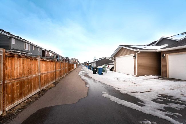 364 Redstone Drive Ne, Home with 4 bedrooms, 3 bathrooms and 2 parking in Calgary AB | Image 36