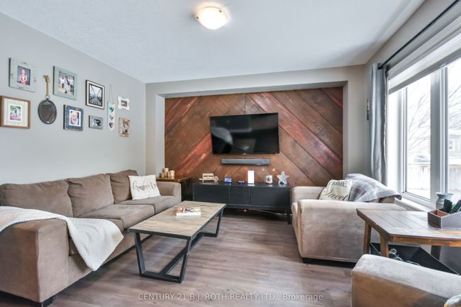 212 Maplewood Dr, House other with 3 bedrooms, 3 bathrooms and 4 parking in Angus ON | Image 16