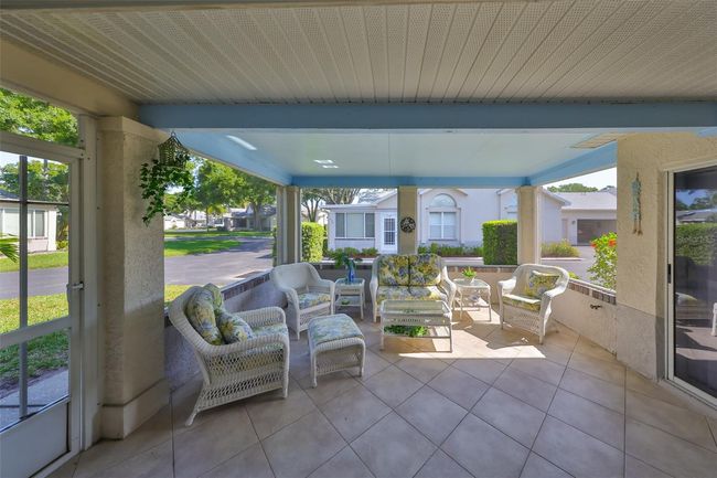 1140 - 1140 Golfview Woods Dr, Condo with 2 bedrooms, 2 bathrooms and null parking in SUN CITY CENTER FL | Image 5