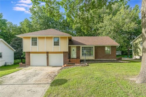10100 Nw Mirror Lake Ct, Parkville, MO, 64152-2542 | Card Image