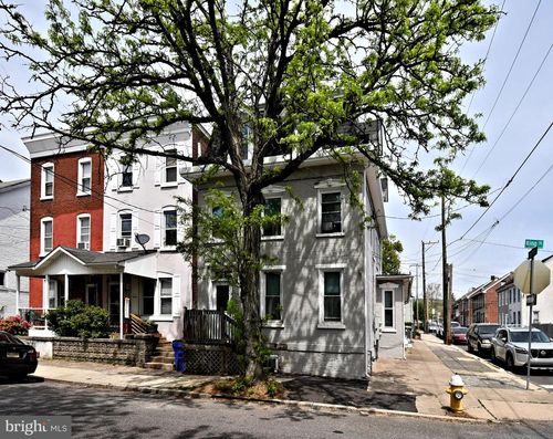 563 King St, POTTSTOWN, PA, 19464-7633 | Card Image