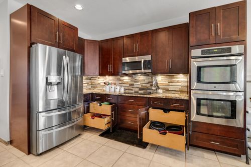 4029 Bridge Water Rd, Heartland, TX, 75126-8268 | Card Image