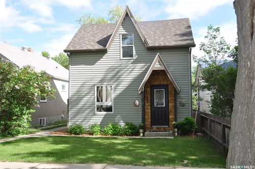 725 9th St E, Saskatoon, SK, S7H0M6 | Card Image
