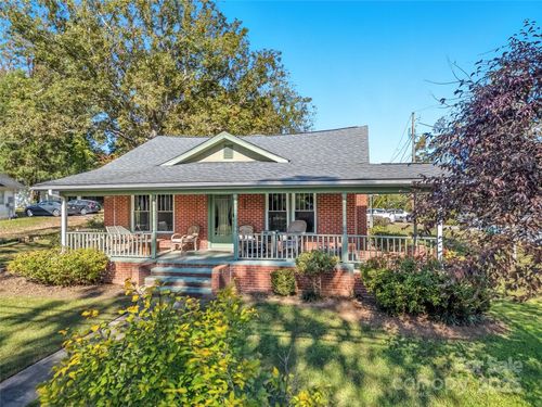 422 Blue Ridge Rd, East Flat Rock, NC, 28726-2411 | Card Image