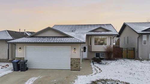 30 Fulmar Close, Sylvan Lake, AB, T4S2K7 | Card Image