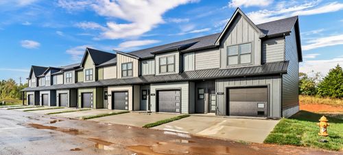 1402-1402 Jonathan Wade Pvt Cir, Clarksville, TN, 37043-4119 | Card Image
