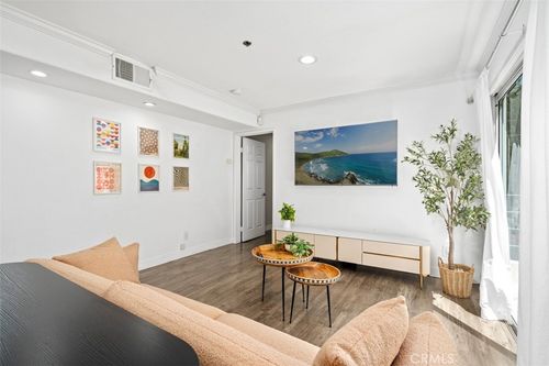 102-116 S Croft Ave, Los Angeles, CA, 90048-3449 | Card Image