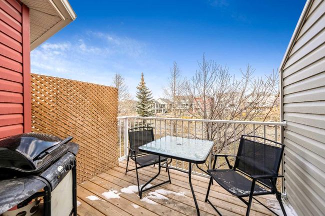 156 Bayside Point Sw, Home with 3 bedrooms, 2 bathrooms and 2 parking in Airdrie AB | Image 7