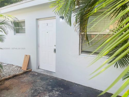 3-529 Sw 3rd St, Miami, FL, 33130-1582 | Card Image