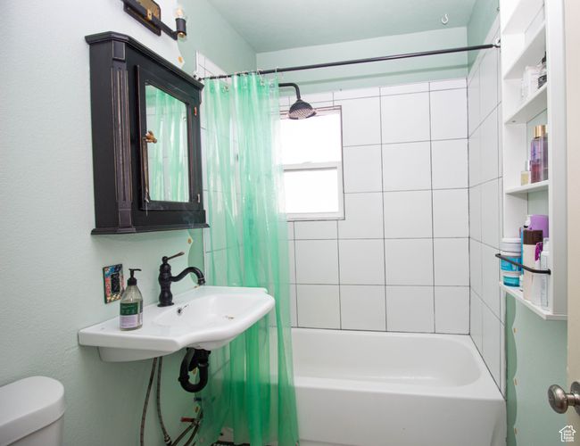 Bathroom featuring toilet and shower / bathtub combination with curtain | Image 15