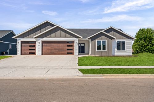1050 Crockett Dr, Holmen, WI, 54636-3310 | Card Image