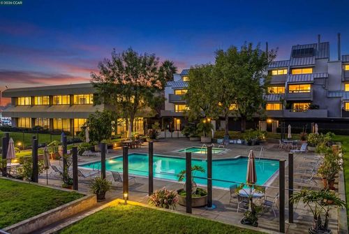 apt-164-1 Embarcadero W, Oakland, CA, 94607-4521 | Card Image