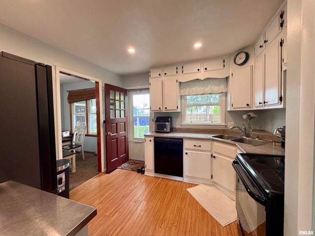 940 Memorial Dr, House other with 3 bedrooms, 2 bathrooms and null parking in Macomb IL | Image 9